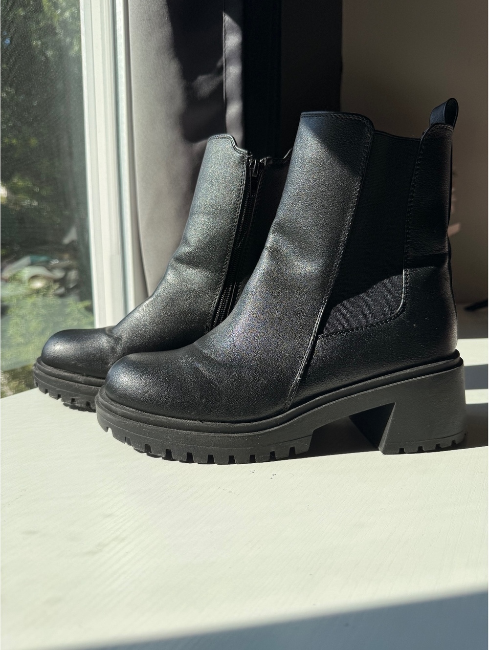 Sugar Abruzel Black Chunky Chelsea Ankle Boots Women’s 7.5 Lug Sole